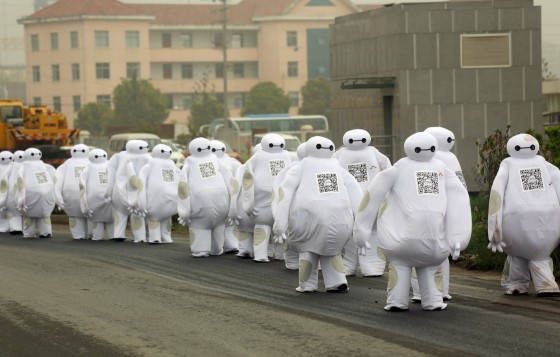 More Than 20 "Baymax" Appear in Nanjing